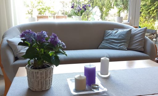 dekoracja z fioletową hortensją